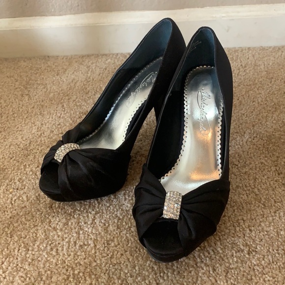 Black Heels - Picture 1 of 3